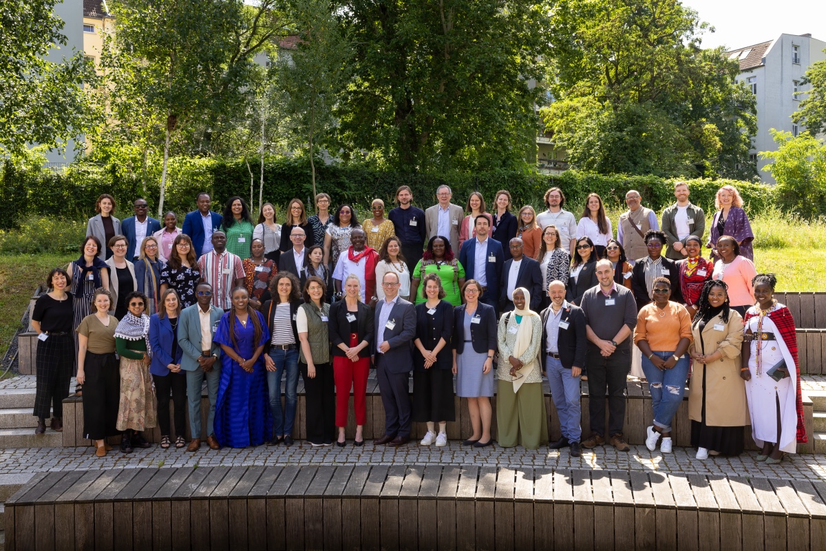 Participants pose for a photo after the workshop. 
© Manuel Frauendorf
