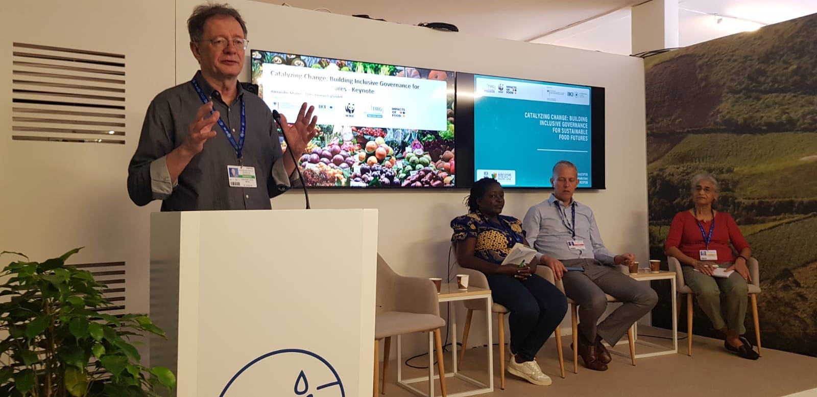 Alexander Müller presenting his keynote at UNFCCC COP 28. 