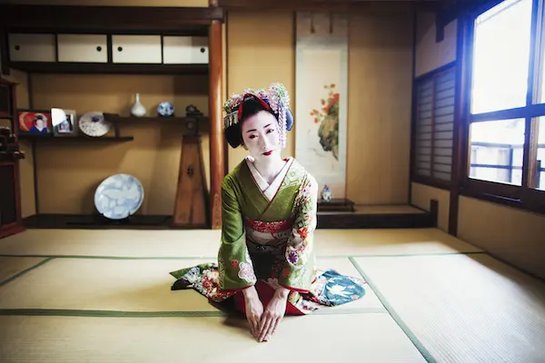 Japanese geisha greeting you