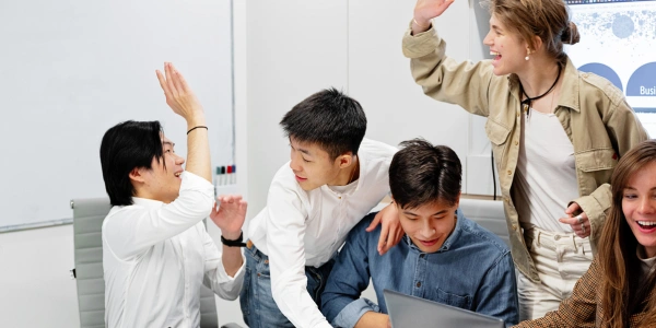 ハイブリッドワーク導入企業まとめ