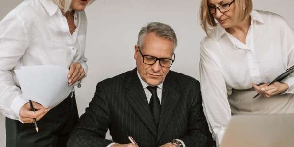 株主総会招集通知は電子提供制度でも書面交付が原則