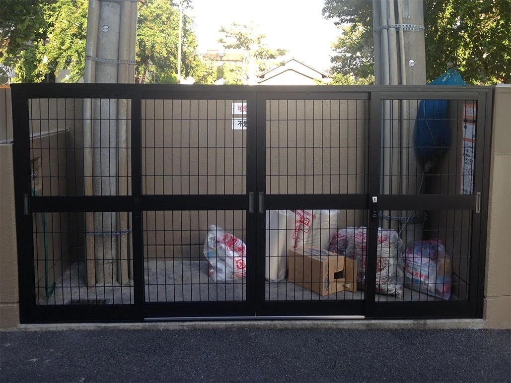 Look for a shed or a large metal container. Garbage collection stations differ from city to city, but generally speaking the public garbage areas might look something like the below: