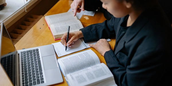 個人情報を含む重要書類を郵送する際の注意点