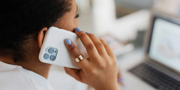 取引中に個人情報を相手に知られるリスクと具体例