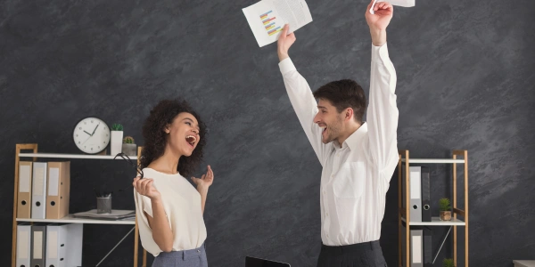 効率よく魅力的なお知らせを作って忘年会の成功につなげよう