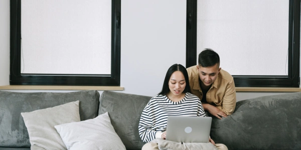 家族や同居人に内緒で対応する方法