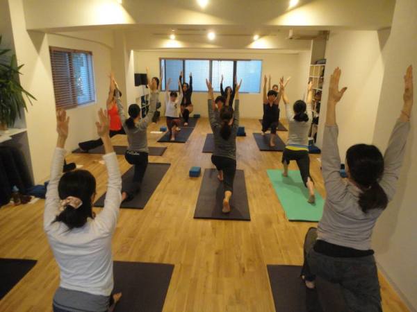 Where to Get English-Friendly Yoga in Tokyo in 2023 | MailMate