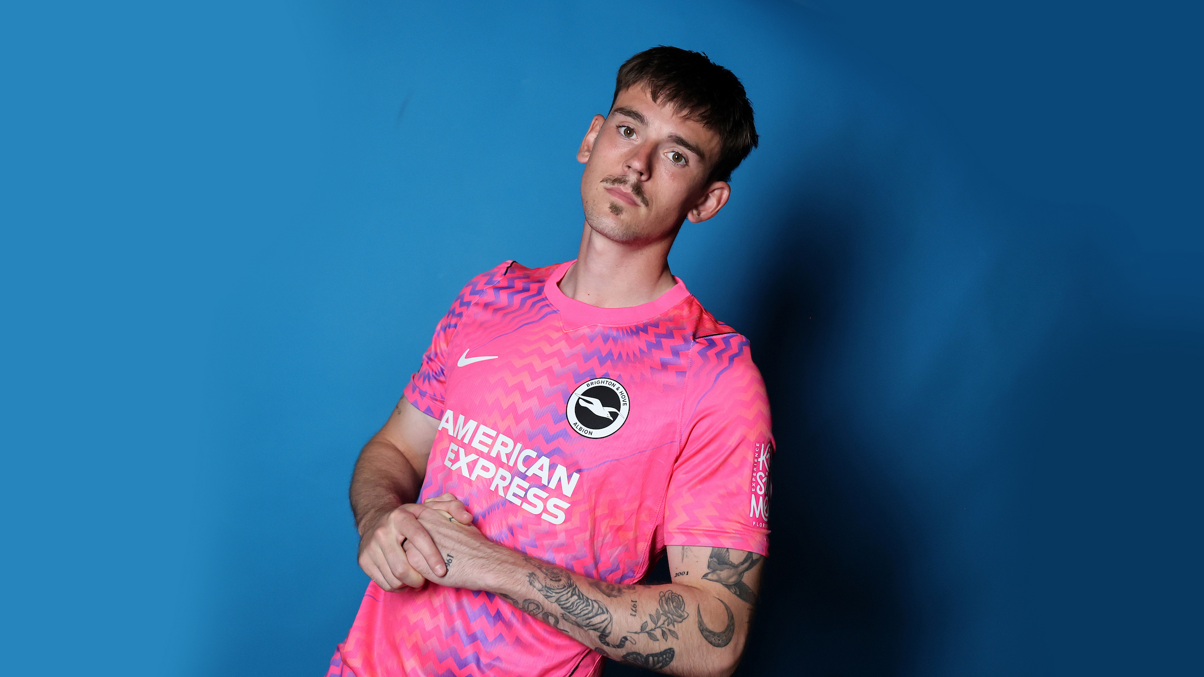Steven Hall signs new contract