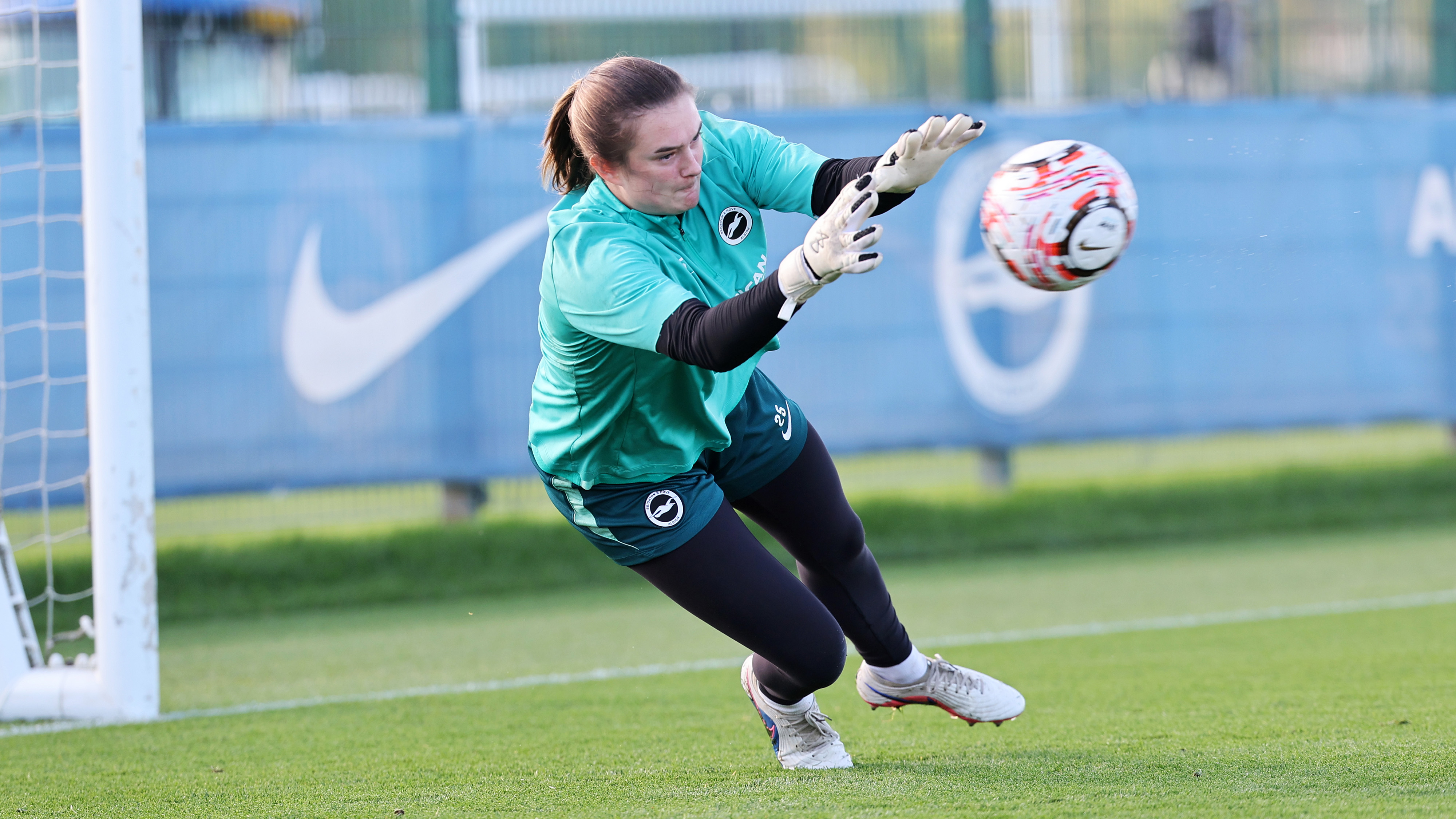 Hannah Poulter joins Lewes on loan