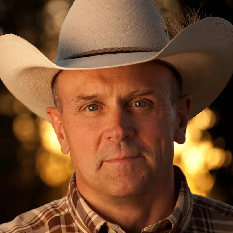 Dr. Jed McKinlay from McKinlay & Peters Equine Hospital Dr. Jed McKinlay from McKinlay & Peters Equine Hospital