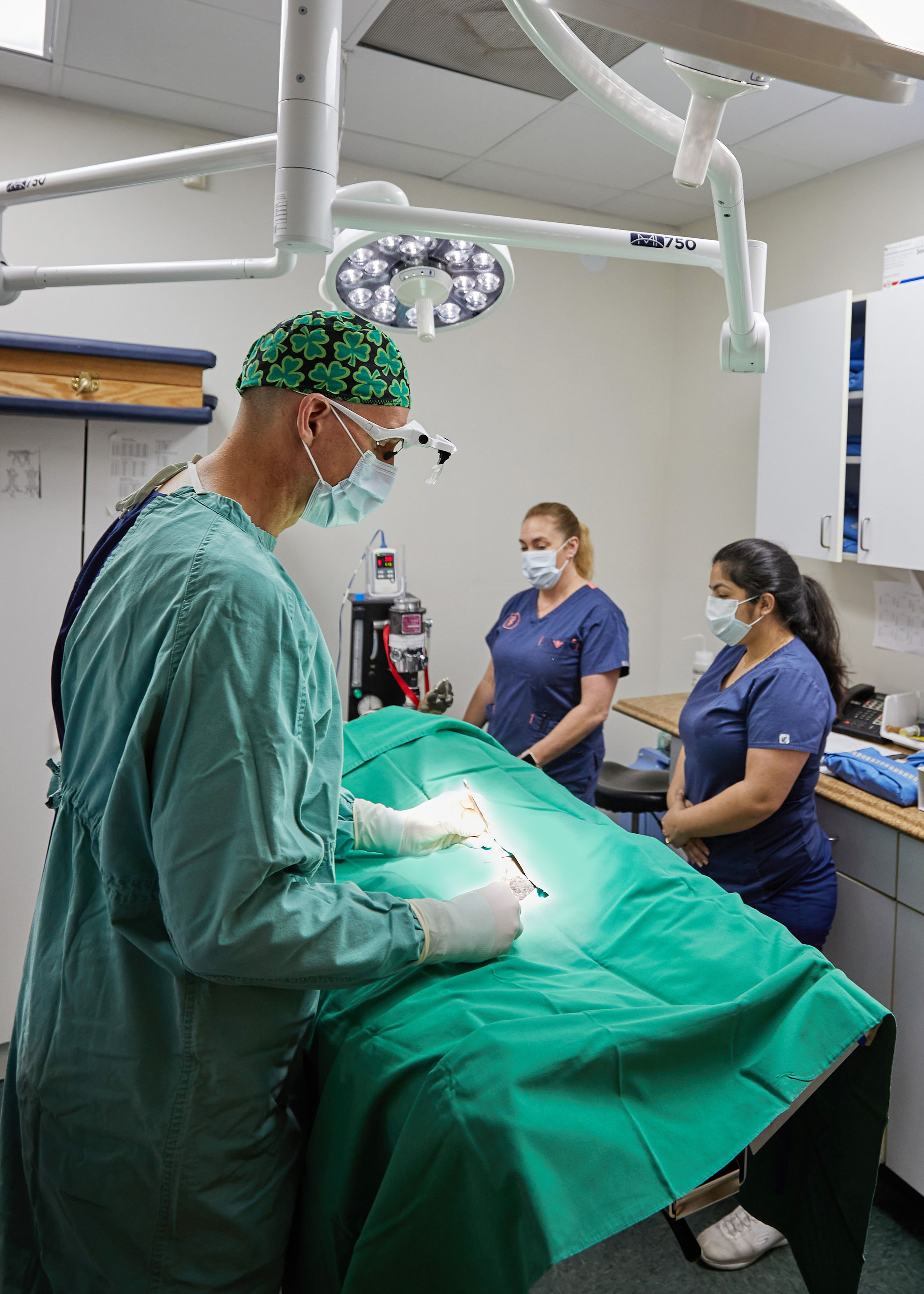 A Doctor doing a intense Surgery