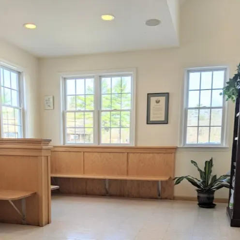 Seating area and benches in lobby of Henniker Veterinary Hospital