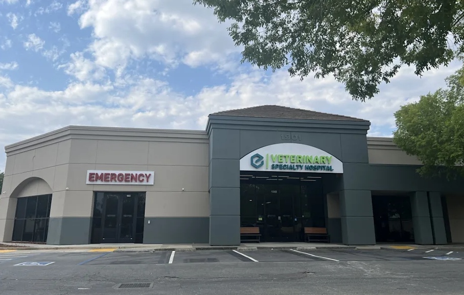 Exterior view of VSH - Roseville's building.