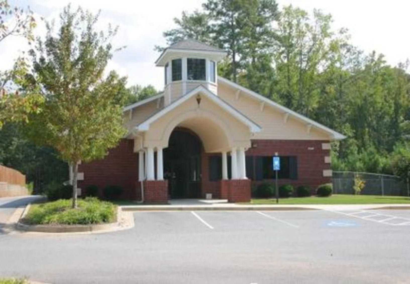 BridgeMill Animal Hospital Exterior