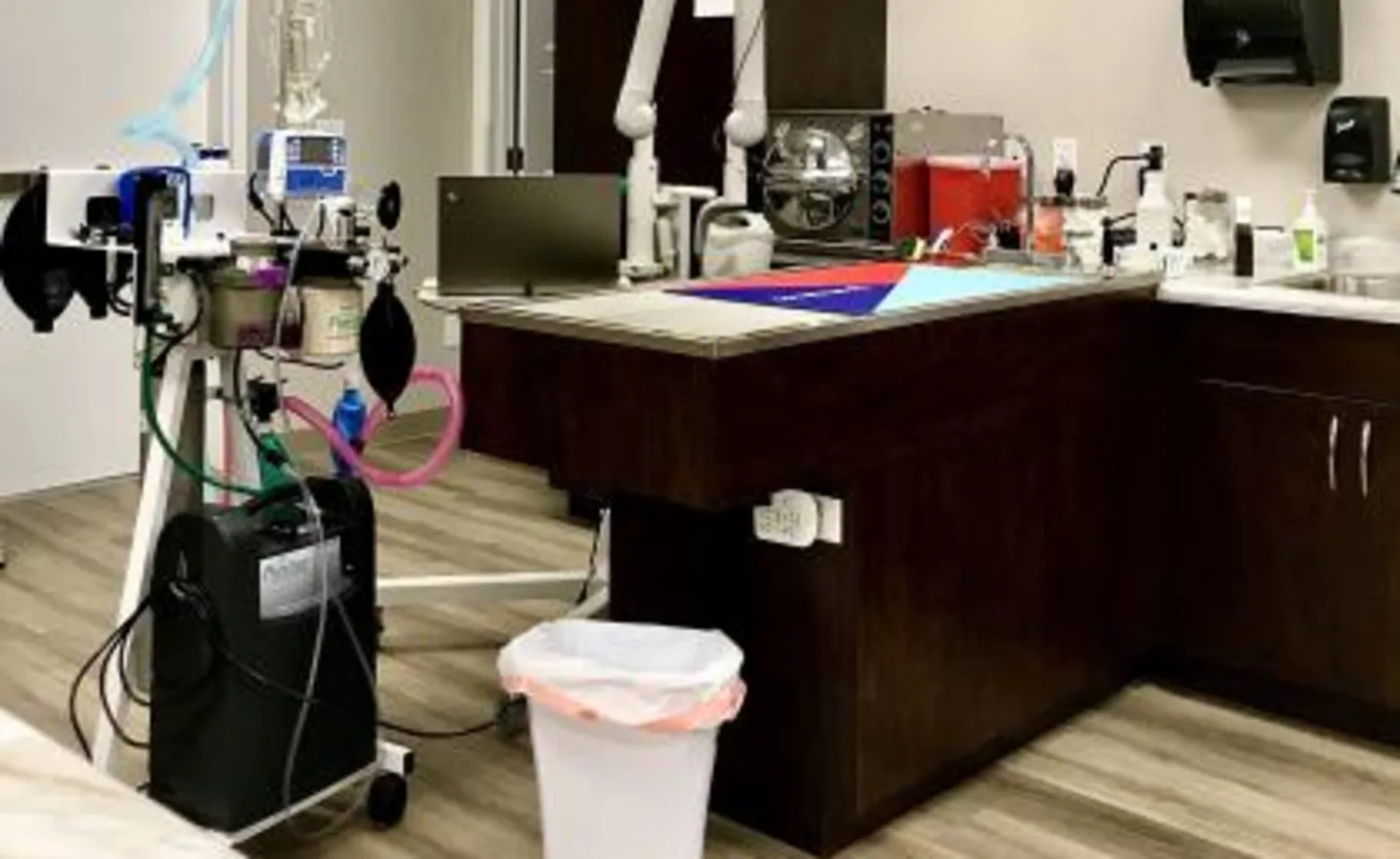 Dental Equipment and operating room at Desert Hills Animal Hospital