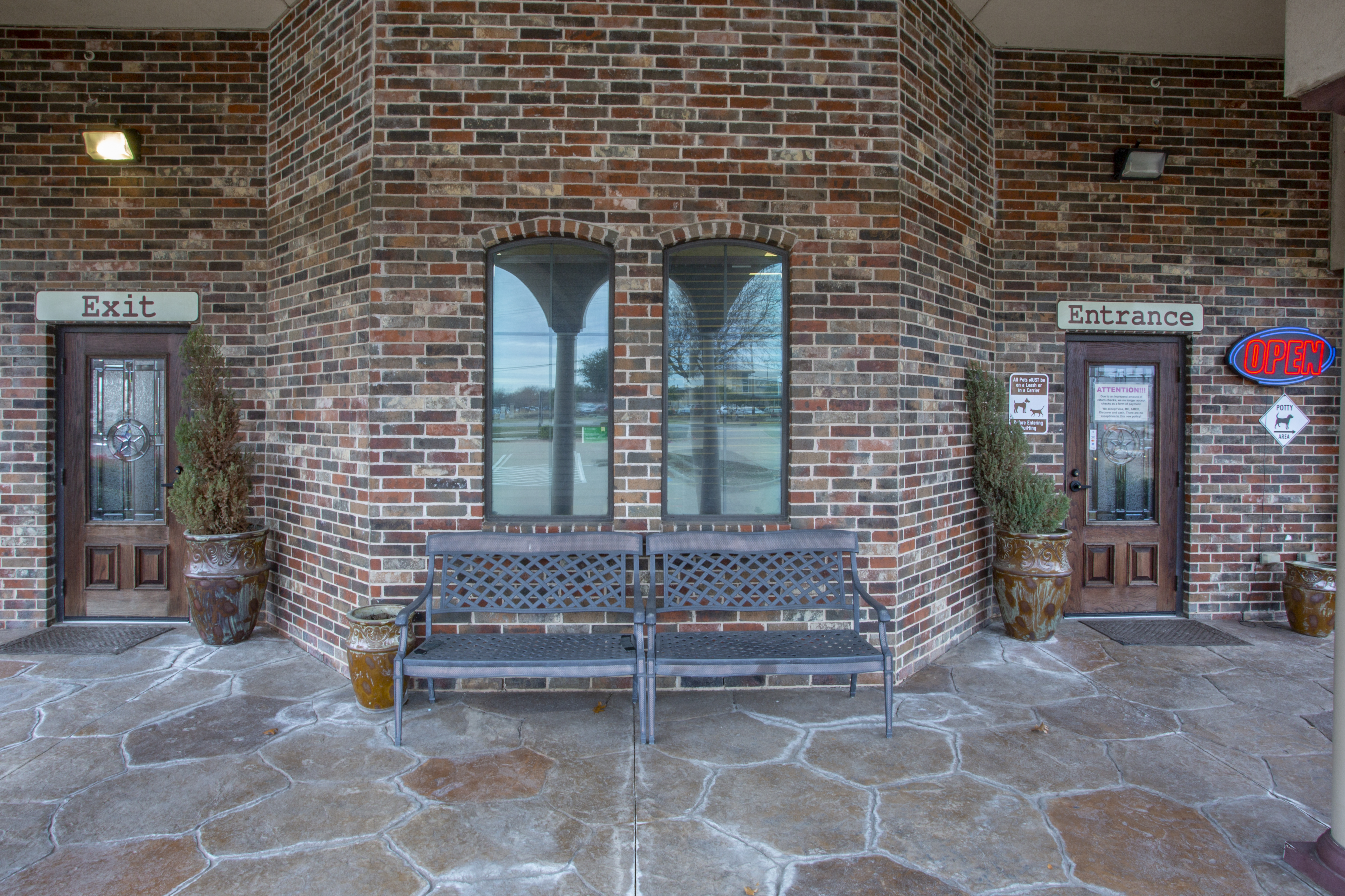 entrance of animal medical & surgical hospital of frisco