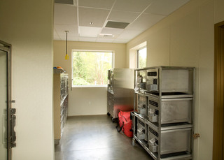 The Center for Bird and Exotic Medicine Boarding Room