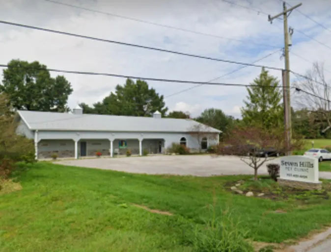 The exterior of Seven Hills Pet Clinic's Blanchester location