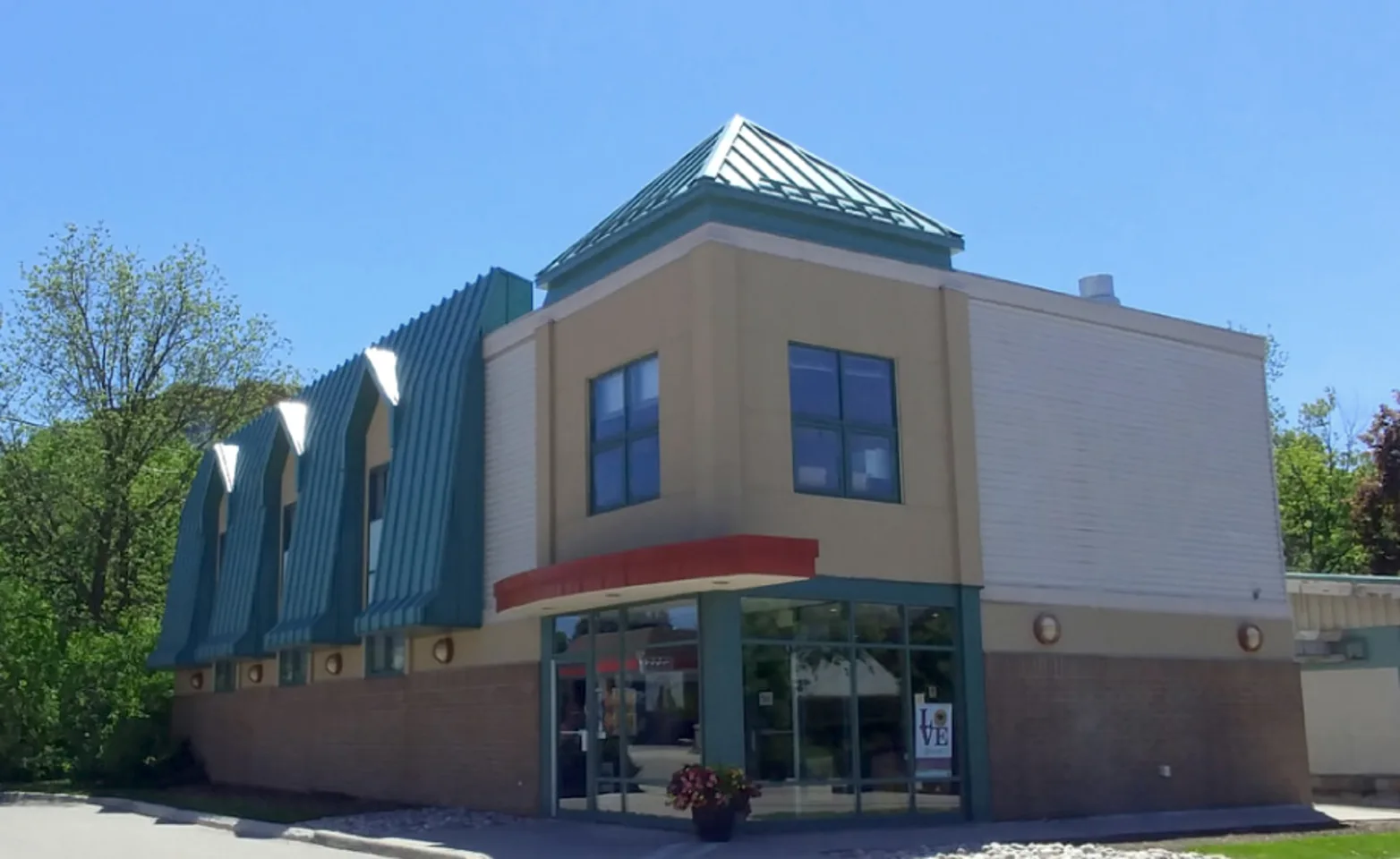 Exterior of Abbotsford Animal Hospital in York Region, ON