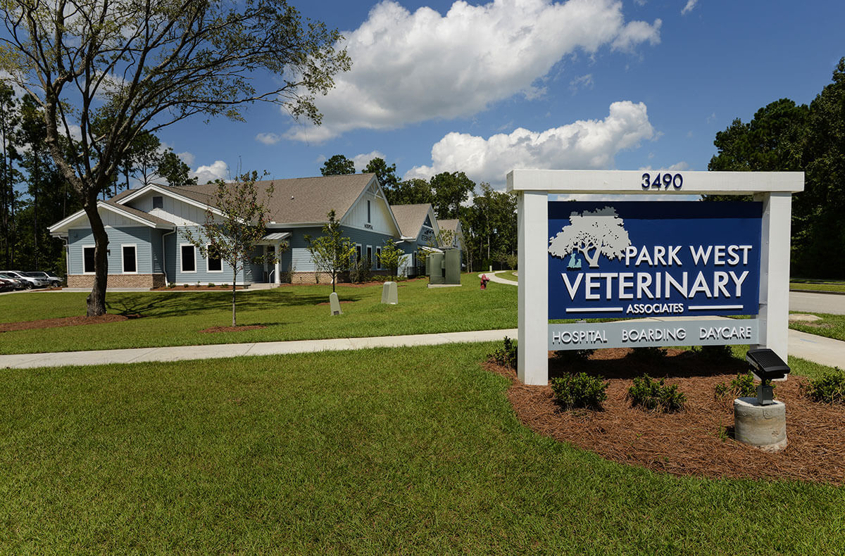 Park West Veterinary Associates Sign