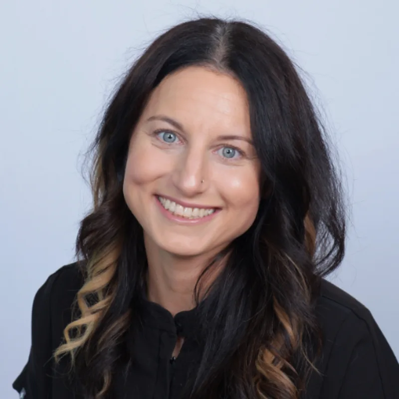 Dr. Giulia Sullivan Dr. Giulia Sullivan