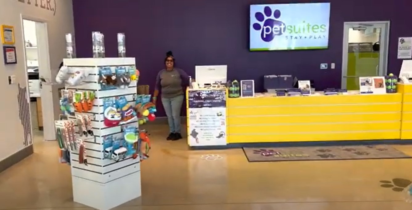 PetSuites Sugarland lobby full of toys and friendly staff