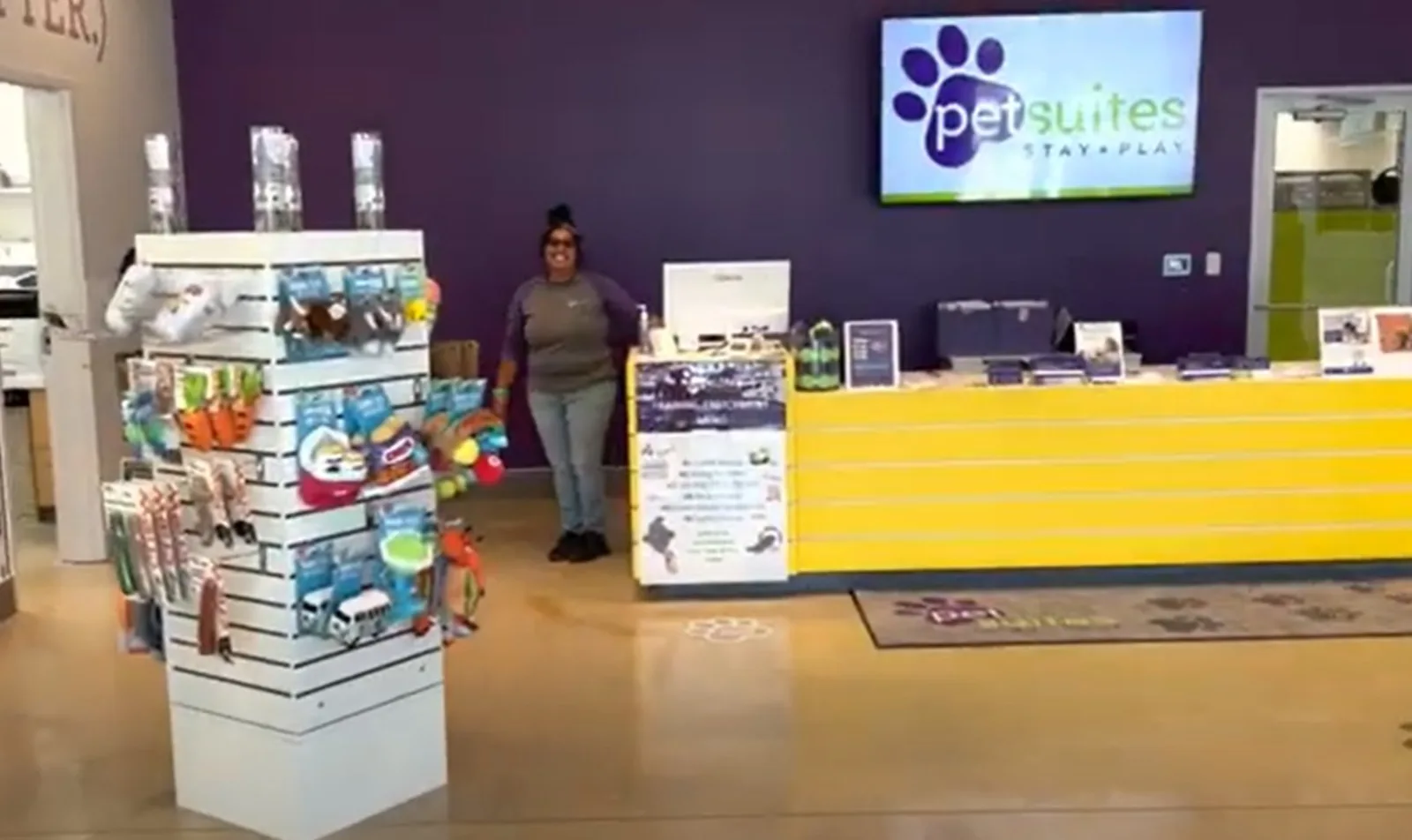 PetSuites Sugarland lobby full of toys and friendly staff