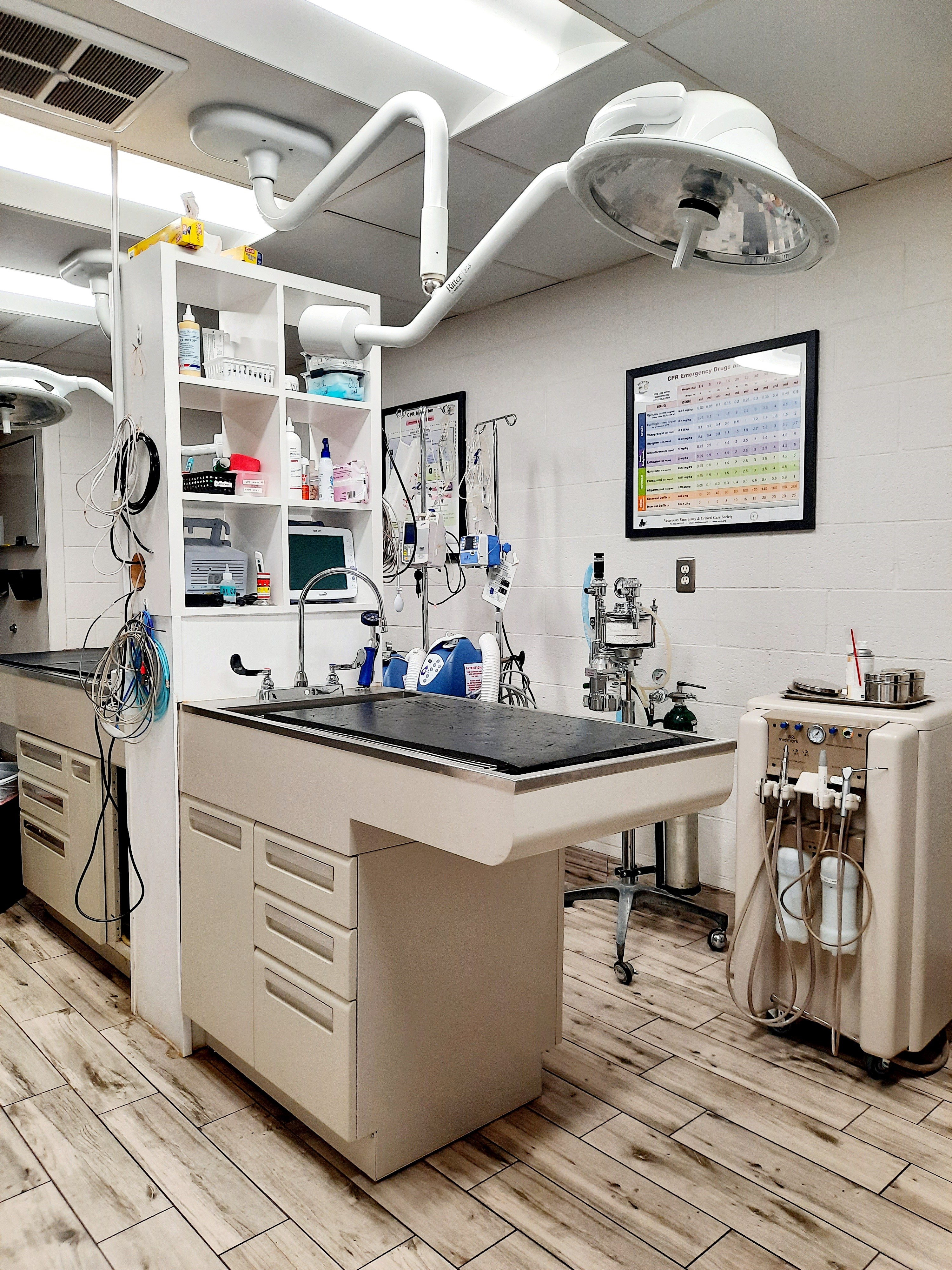 Exam Room and equipment at West Valley Veterinary Clinic