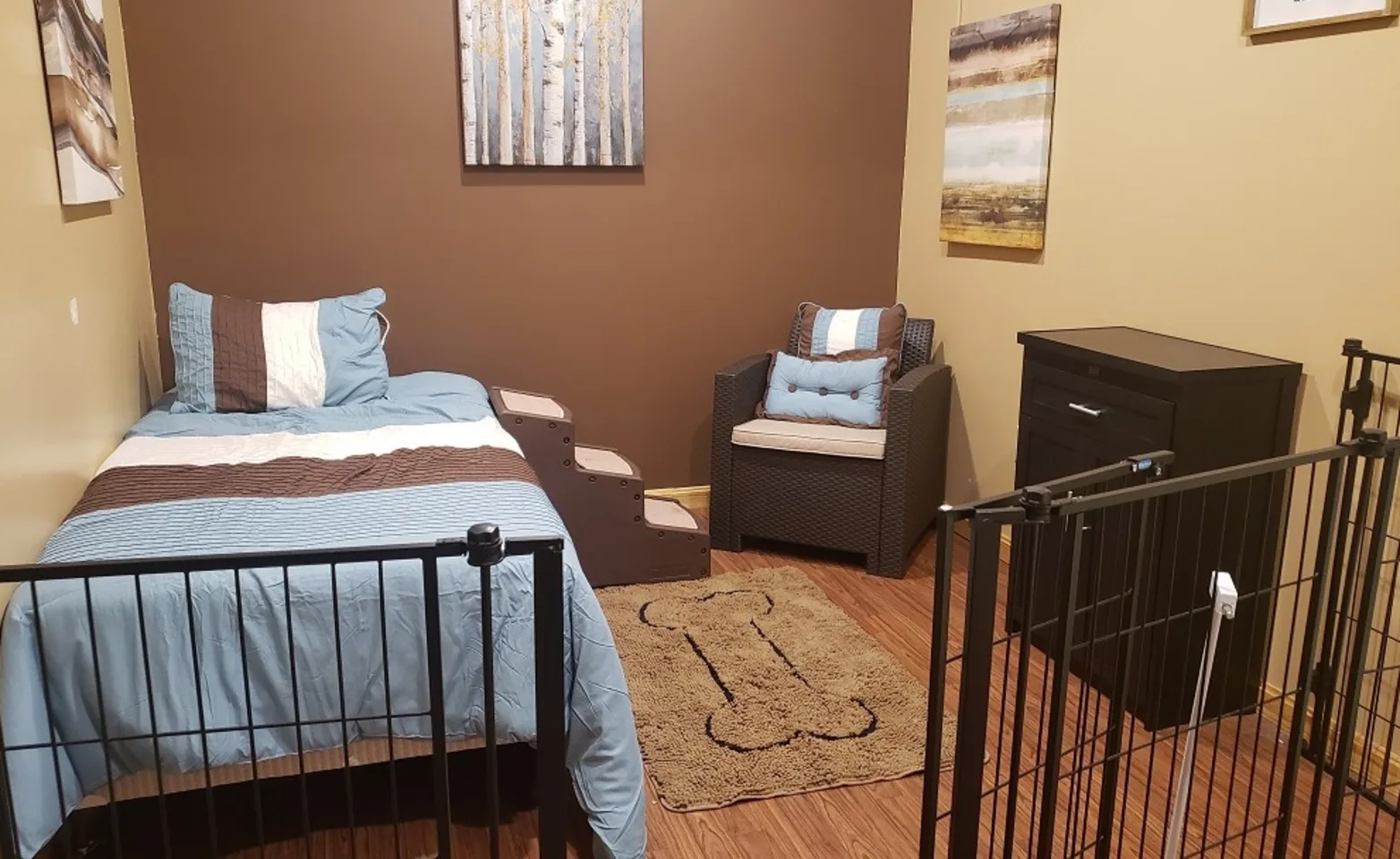 Manager's Suite with bed, dog stairs, chair, and plush carpeting. Manager's Suite with bed, dog stairs, chair, and plush carpeting.
