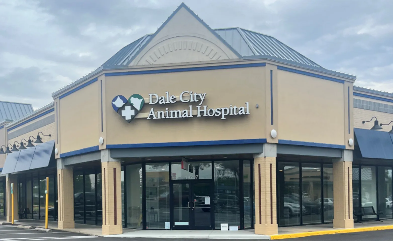 Exterior view of Dale City Animal Hospital