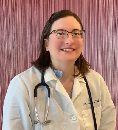 Veterinarian Sarah Tibbs, board certified radiologist in bowie MD