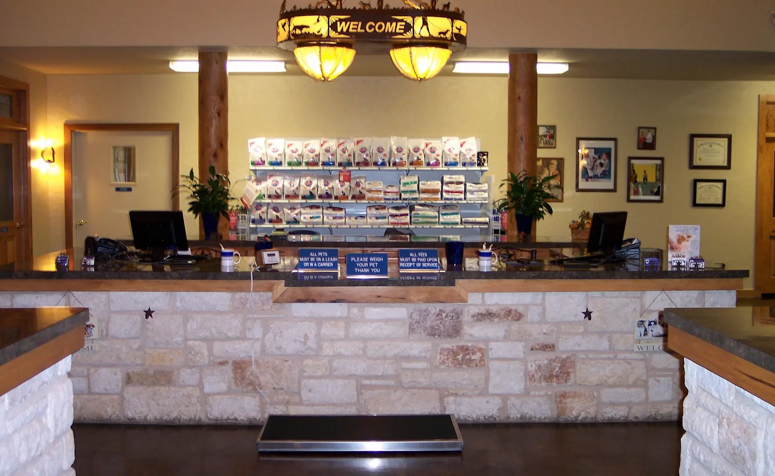 Front desk of I-20 Animal Hospital Front desk of I-20 Animal Hospital
