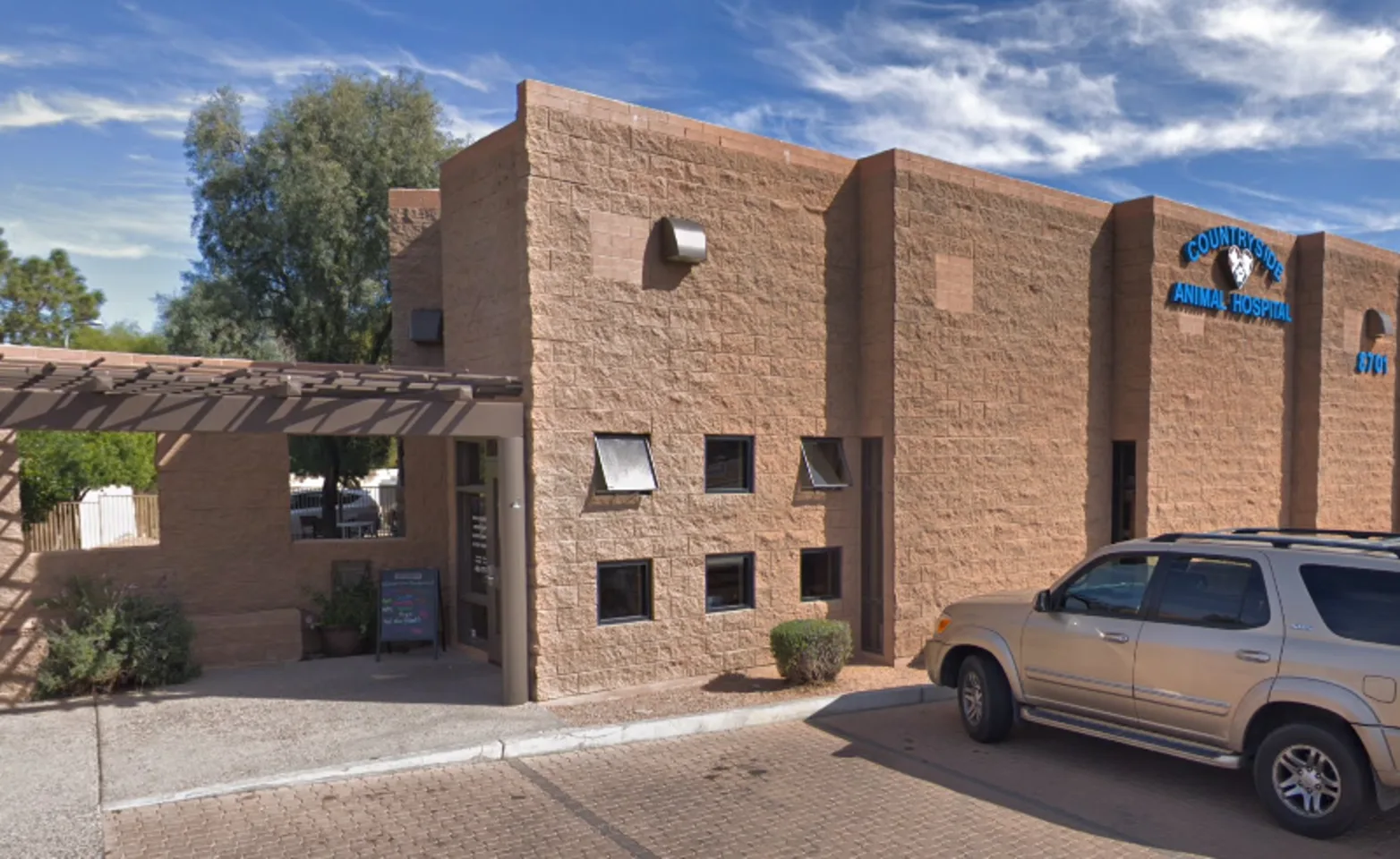 Exterior photo of the front office building of Countryside Animal Hospital of Tempe
