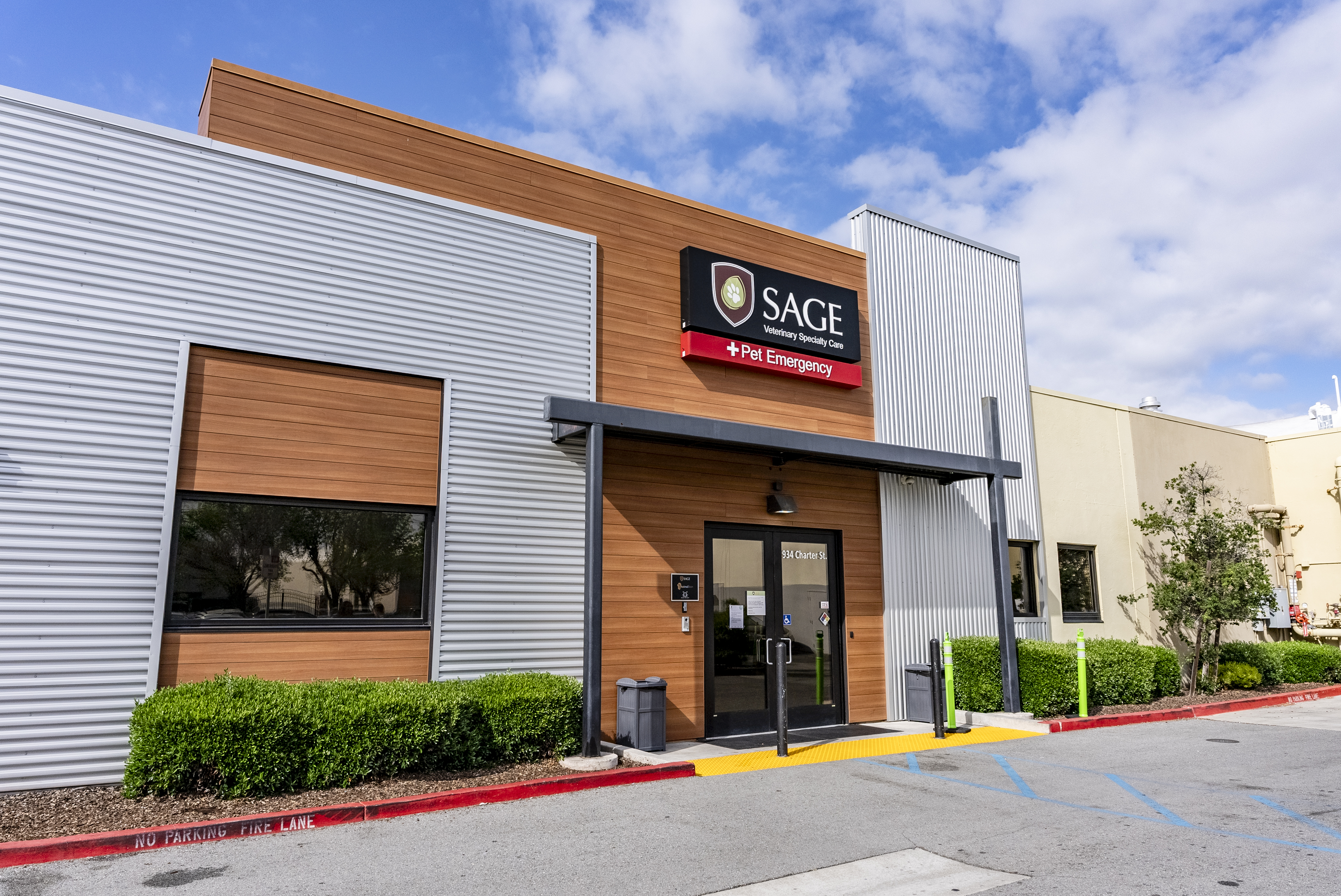 Image of the outside of SAGE Redwood City Location