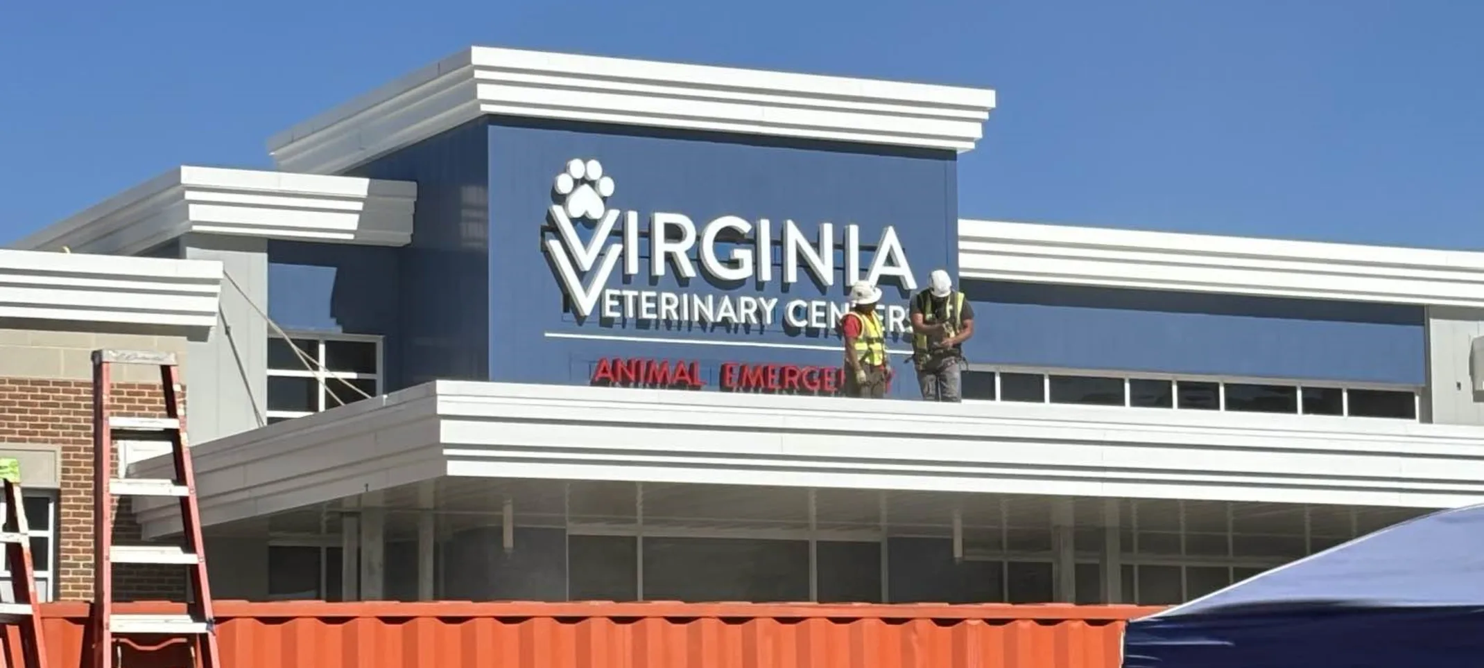 Building Exterior and Sign Building Exterior and Sign