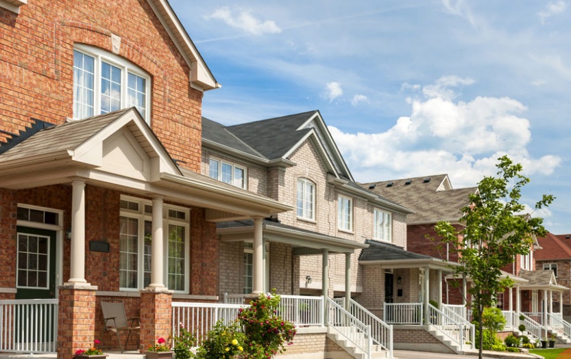 Side view of suburban townhouses.