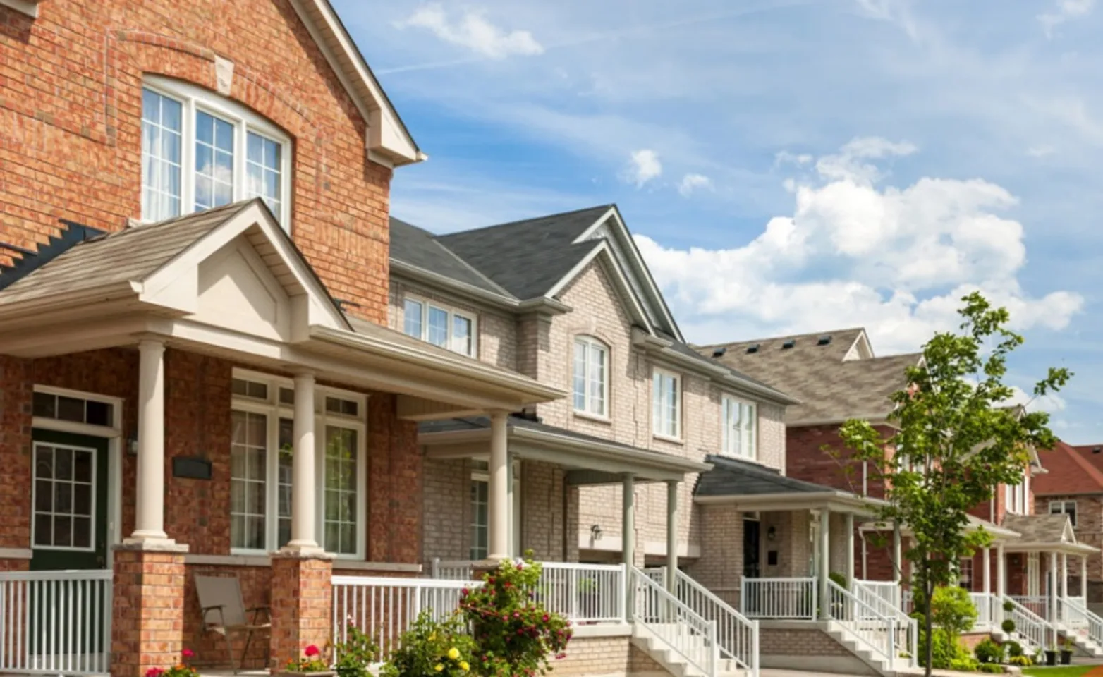 Side view of suburban townhouses. Side view of suburban townhouses.