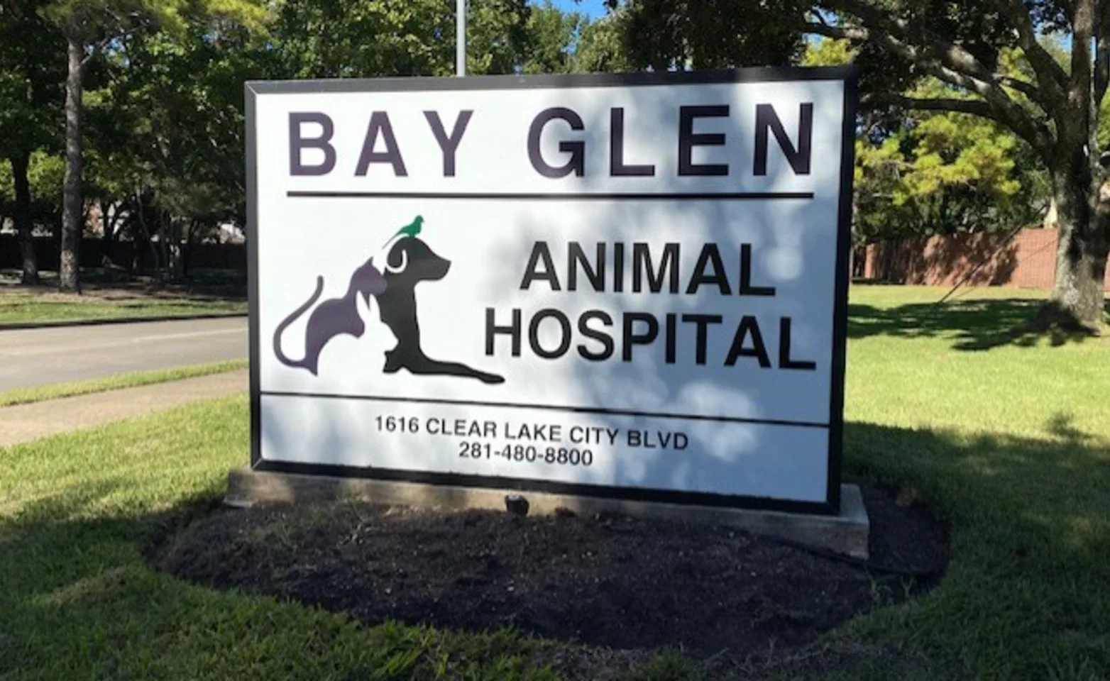 Bay Glen Animal Hospital Front Sign