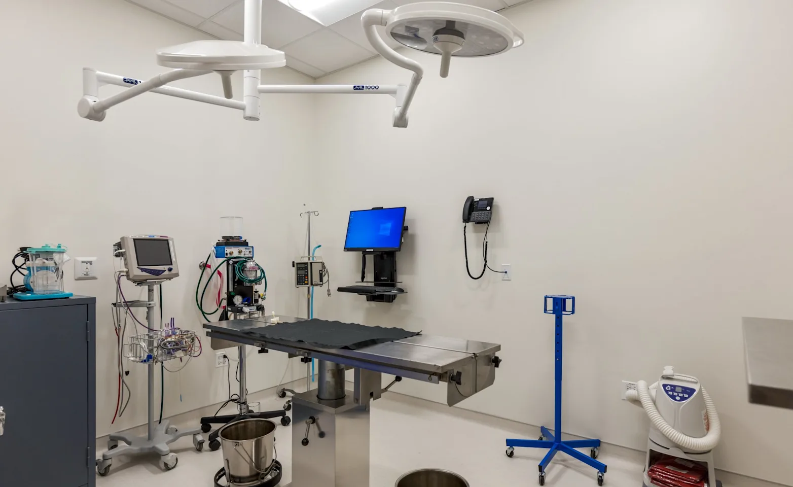 Operation room at Premier Veterinary Group Operation room at Premier Veterinary Group