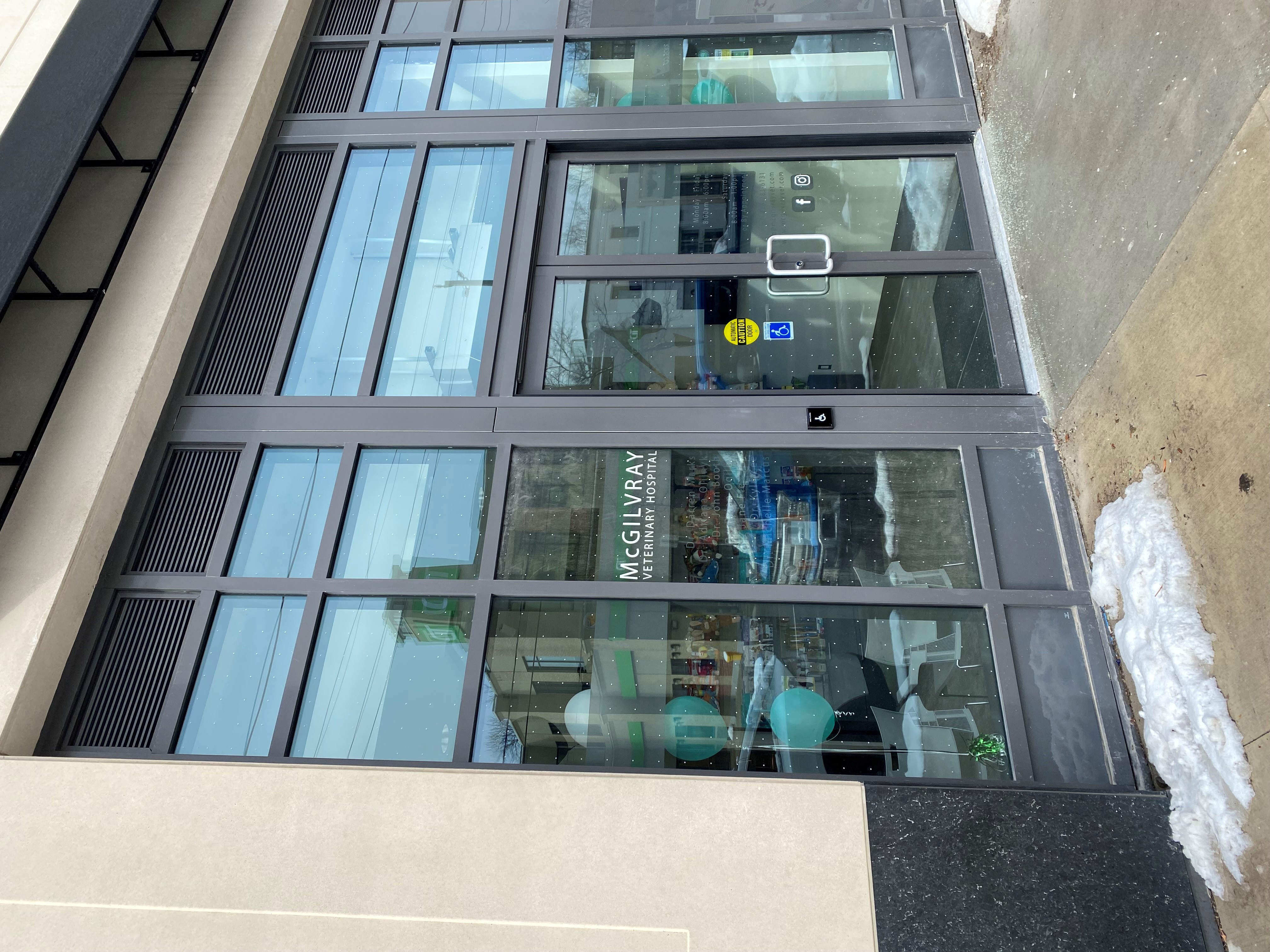  McGilvray Veterinary Hospital 0708 - Entrance 2