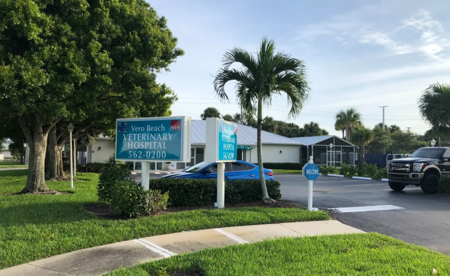 Front sign of Vero Beach Veterinary Hospital Front sign of Vero Beach Veterinary Hospital