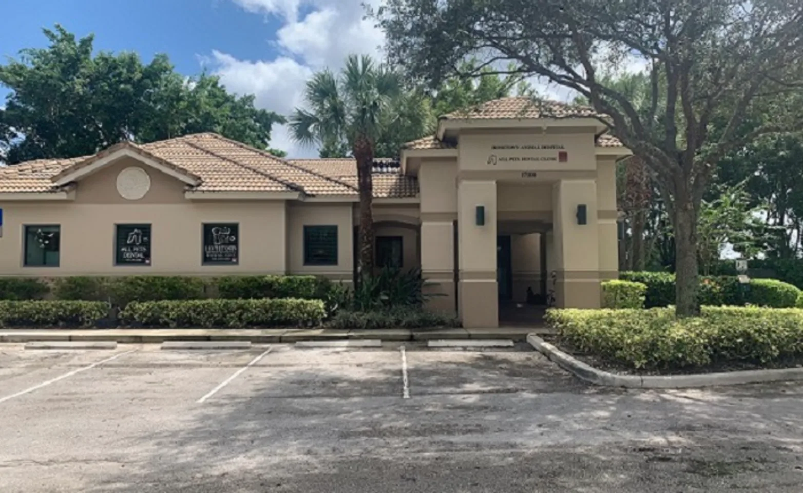 Hometown Animal Hospital 0581 - Building Exterior