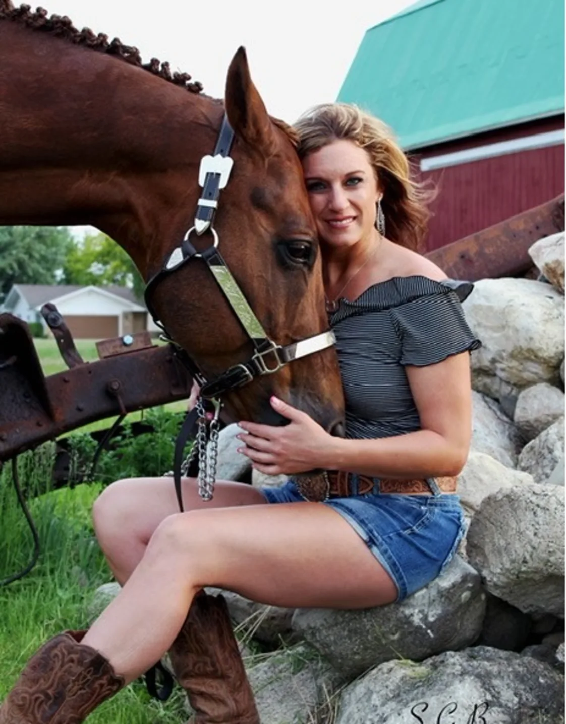 Tiffany from Midland Animal Clinic with a brown horse Tiffany from Midland Animal Clinic with a brown horse