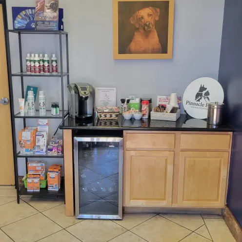 The lobby at Pinnacle Peak Animal hospital with coffee and water bar displayed
