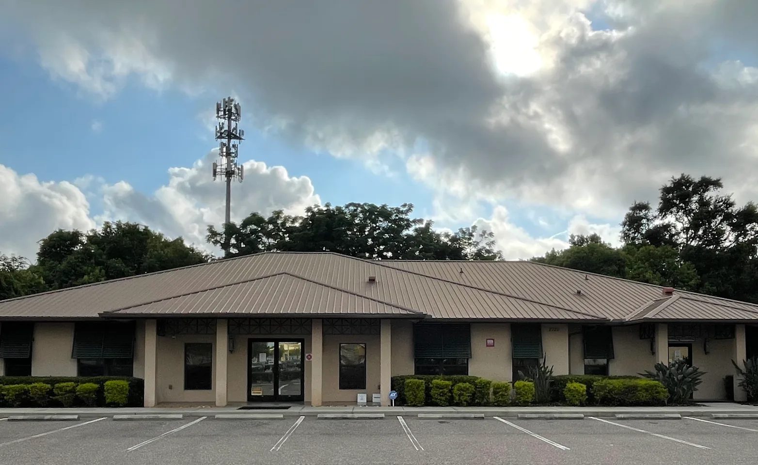 Exterior of Metzler Veterinary Clinic