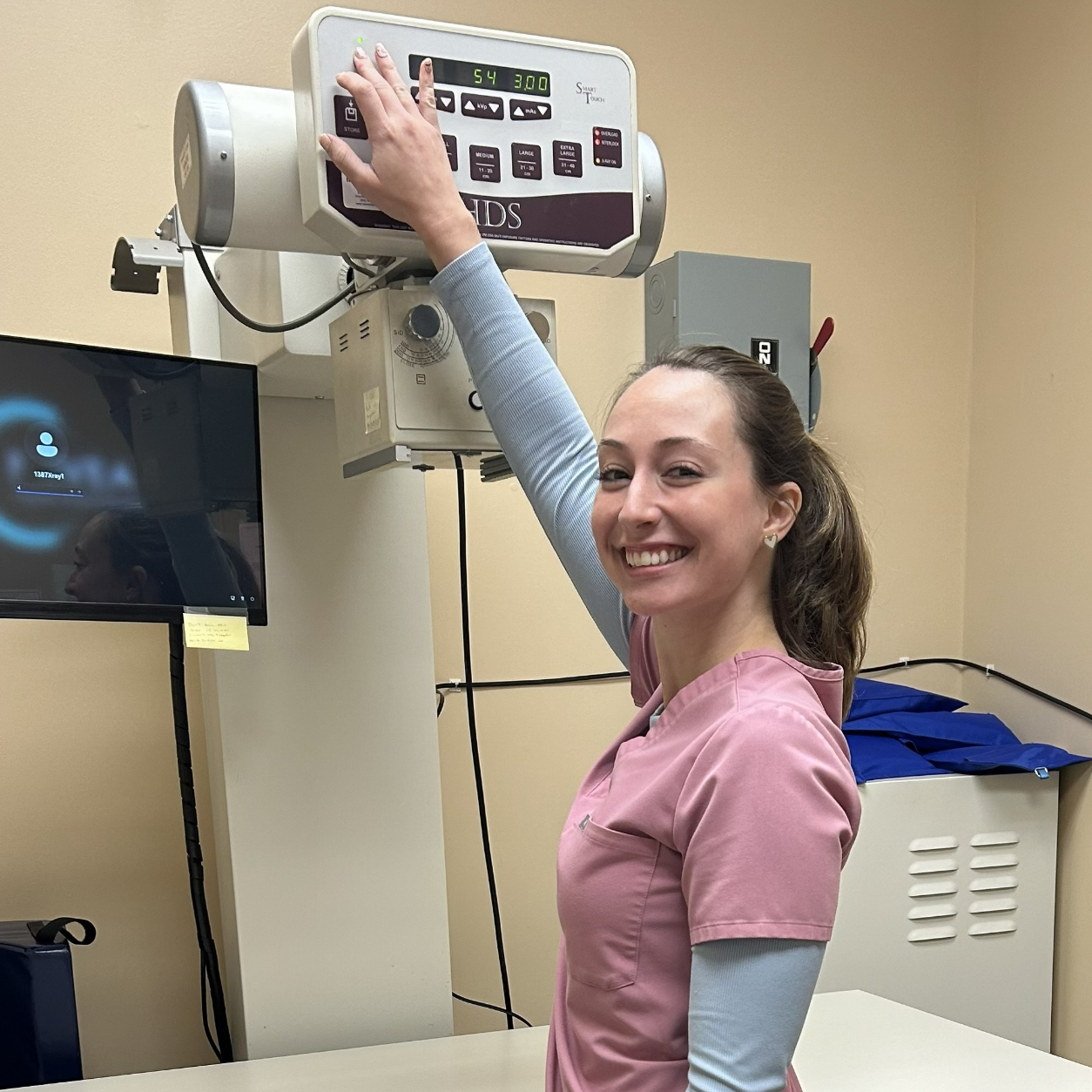 Meg next to an x-ray machine