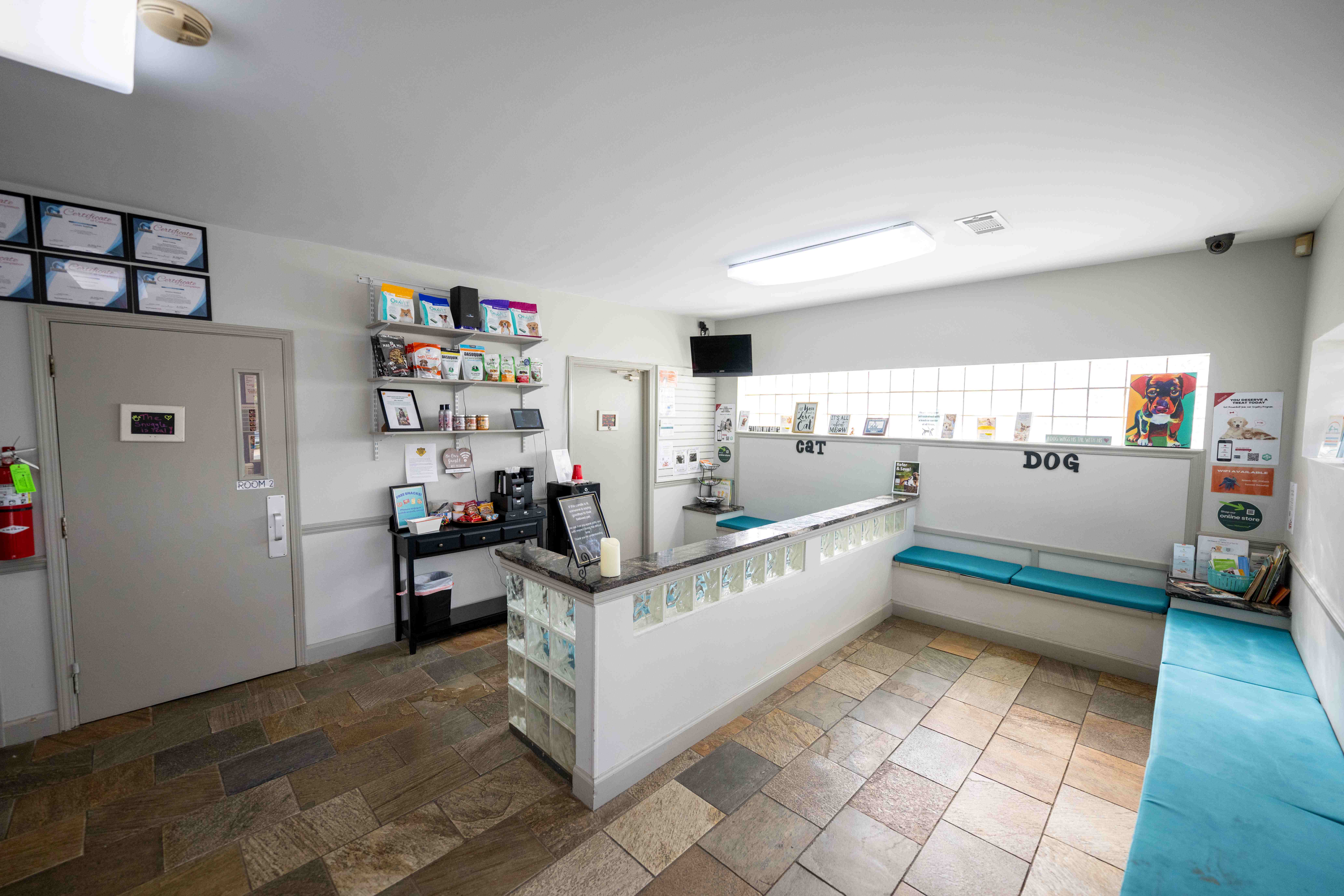 Lobby and Reception view at Animal Medical Center - Tuscaloosa