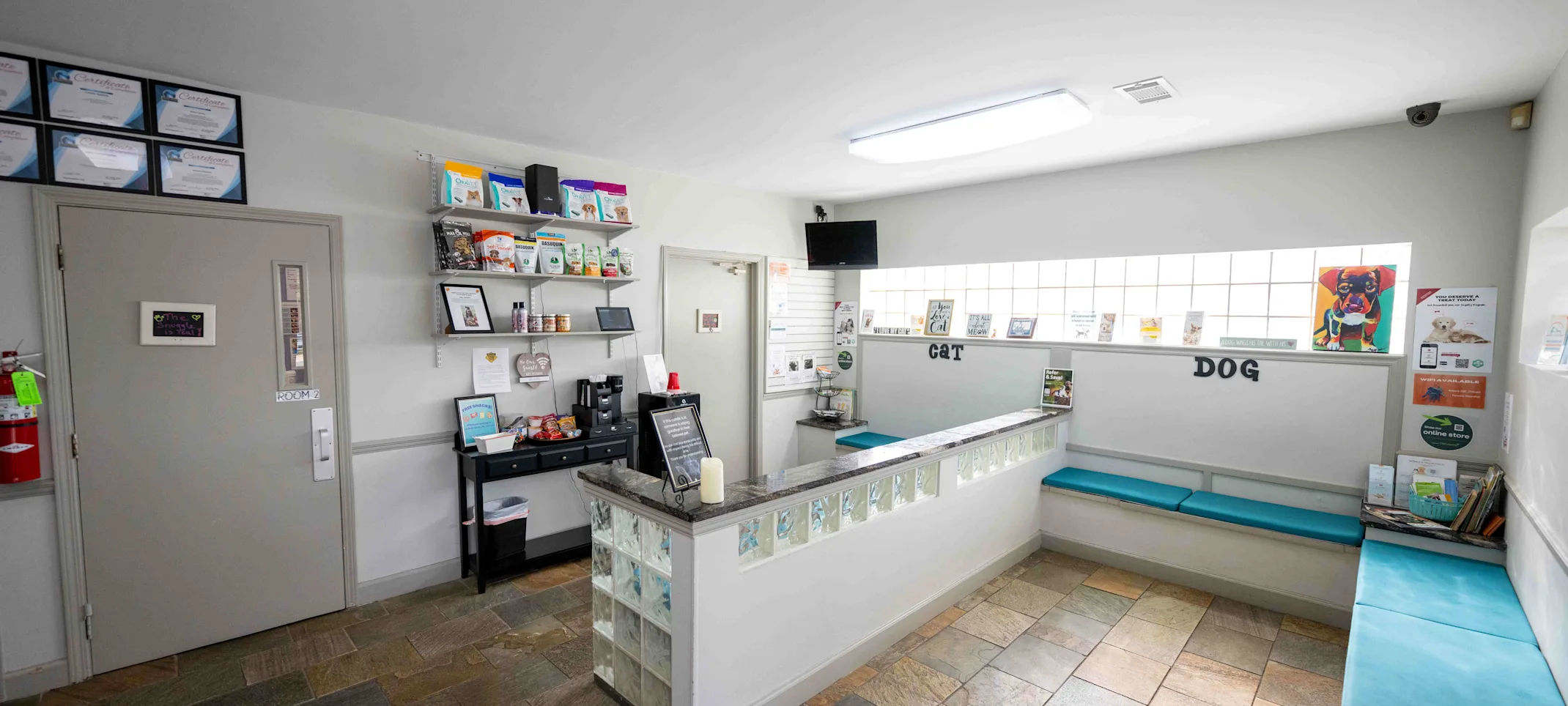 Lobby and Reception view at Animal Medical Center - Tuscaloosa Lobby and Reception view at Animal Medical Center - Tuscaloosa