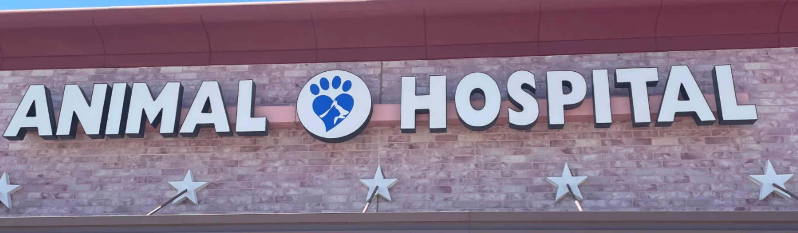 Exterior sign that reads Animal Hospital