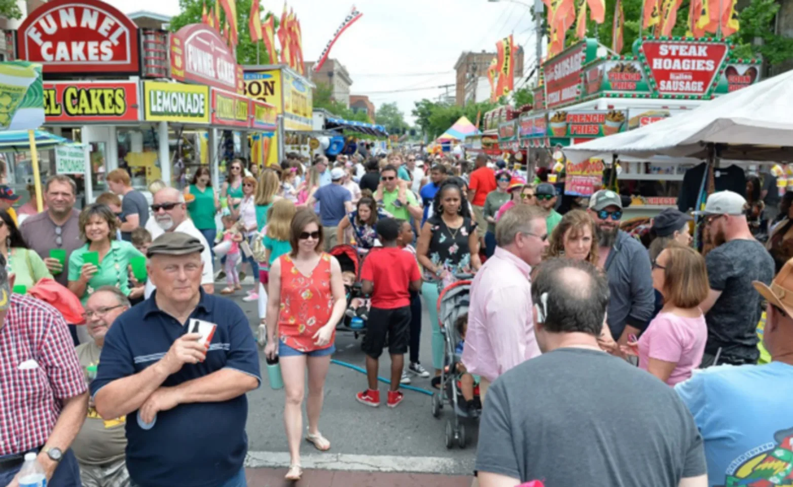 Shenandoah Apple Blossom Festival filled with people Shenandoah Apple Blossom Festival filled with people